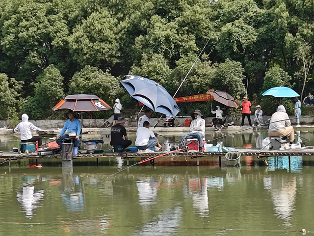 康尼汽車事業(yè)群垂釣活動(dòng)完美收桿