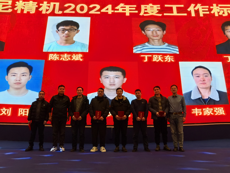 “同心同行，標(biāo)新致遠(yuǎn)”新春年會(huì)順利召開(kāi)