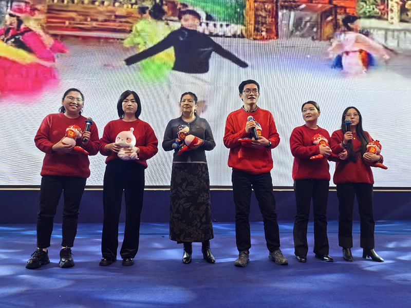 “同心同行，標(biāo)新致遠(yuǎn)”新春年會(huì)順利召開(kāi)